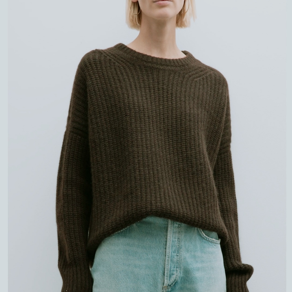 LA LIGNE TOUJOURS CASHMERE SWEATER IN OLIVE